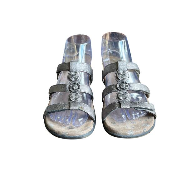 Taos Sandals Womens Size 37 6 Metallic Silver Leather Comfort Active Athleisure - Picture 3 of 7